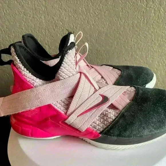 Nike LeBron Soldier 12 GS 'Pink Foam’ size 7y - Picture 2 of 9